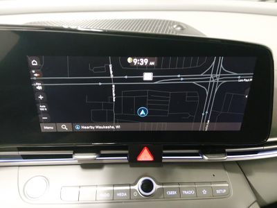 2024 Hyundai Elantra — photo 17 view