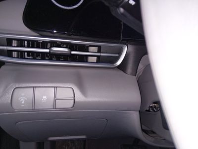 2024 Hyundai Elantra — photo 13 view