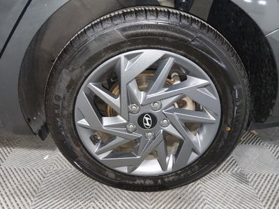 2024 Hyundai Elantra — photo 10 view