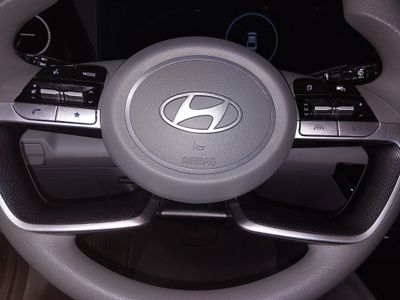 2024 Hyundai Elantra — photo 12 view