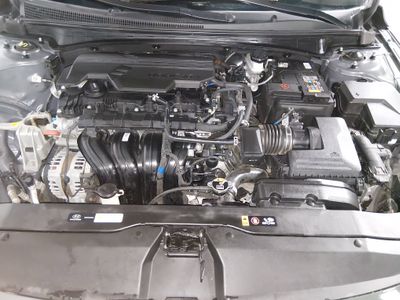 2024 Hyundai Elantra — photo 9 view