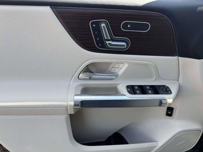 2026 Mercedes-Benz GLB — photo 17 view