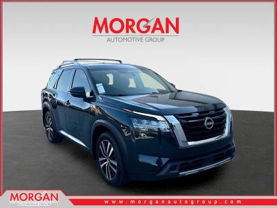 2024 Nissan Pathfinder Platinum in Obsidian Green Pearl — front three-quarter view