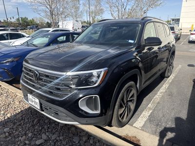 2025 Volkswagen Atlas 2.0T SE w/Technology 4MOTION — front three-quarter view