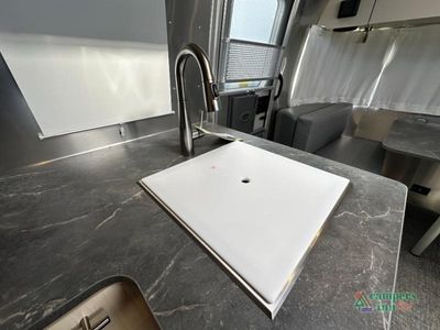 2026 Airstream Flying Cloud - Photo 18