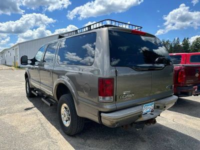 2005 Ford Excursion — side profile view