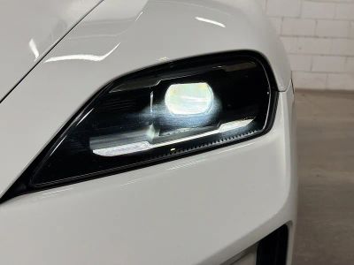 2025 Porsche Taycan — photo 10 view