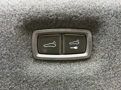 2025 Porsche Taycan — photo 14 view