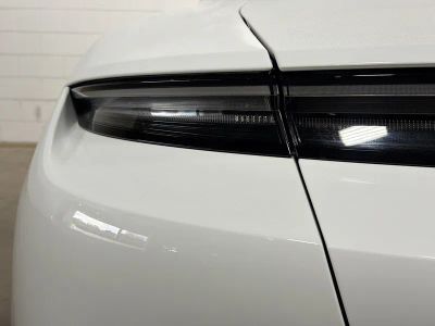 2025 Porsche Taycan — photo 11 view