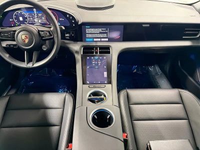 2025 Porsche Taycan — photo 19 view