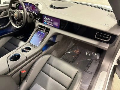 2025 Porsche Taycan — photo 15 view