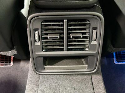 2025 Porsche Taycan — photo 20 view
