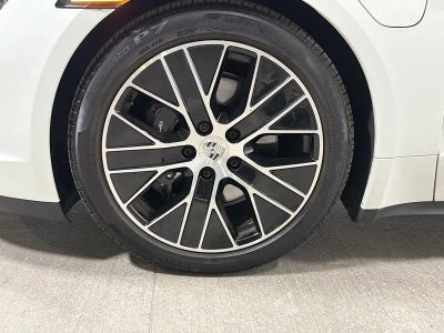 2025 Porsche Taycan — photo 40 view