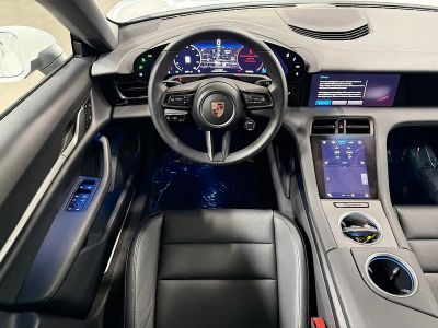 2025 Porsche Taycan — photo 17 view
