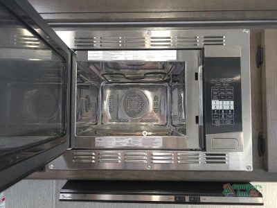 2021 Coachmen RV Leprechaun — photo 45 view