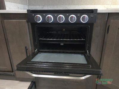 2021 Coachmen RV Leprechaun — photo 39 view