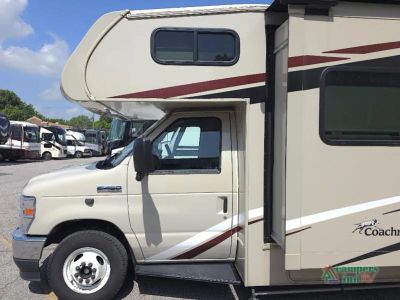 2021 Coachmen RV Leprechaun — photo 9 view