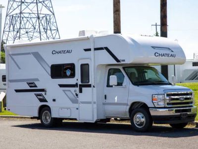 2026 Thor Motor Coach Chateau 22Z — front three-quarter view