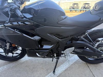 2026 Yamaha YZF-R3 - Photo 10