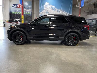 2023 Ford Explorer — side profile view