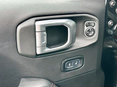 2023 Jeep Wrangler — photo 18 view