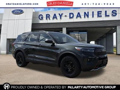 2022 Ford Explorer - Photo 2
