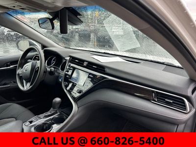 2020 Toyota Camry Hybrid — photo 8 view