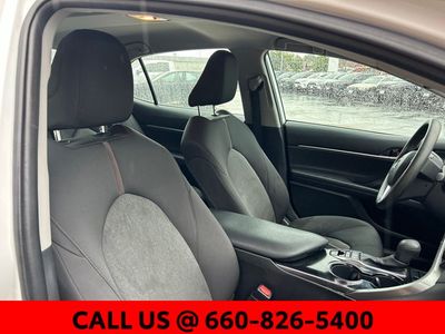 2020 Toyota Camry Hybrid — photo 7 view