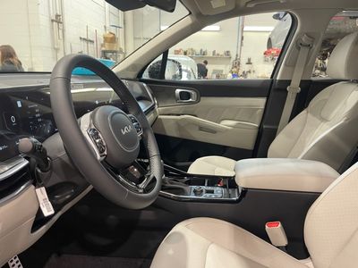 2025 Kia Sorento — photo 9 view