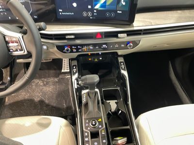 2025 Kia Sorento — photo 13 view