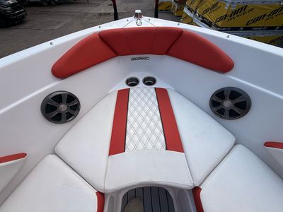 2016 Glastron GTS 207 - Photo 14