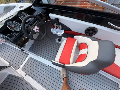 2016 Glastron GTS 207 - Photo 19