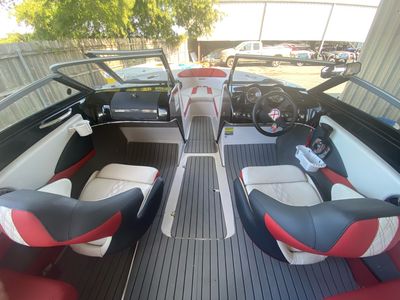 2016 Glastron GTS 207 - Photo 13