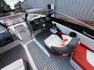 2016 Glastron GTS 207 - Photo 17