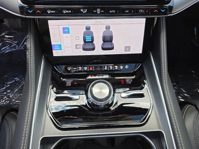 2026 Jeep Grand Wagoneer L — photo 17 view