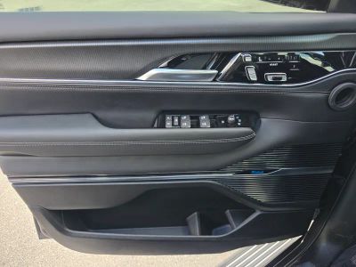 2026 Jeep Grand Wagoneer L — photo 16 view
