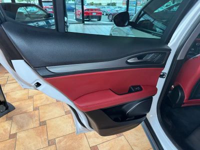 2019 Alfa Romeo Stelvio — photo 7 view