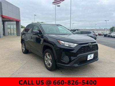 2025 Toyota RAV4 - Photo 3