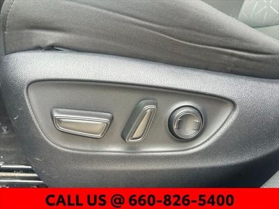 2025 Toyota RAV4 - Photo 29
