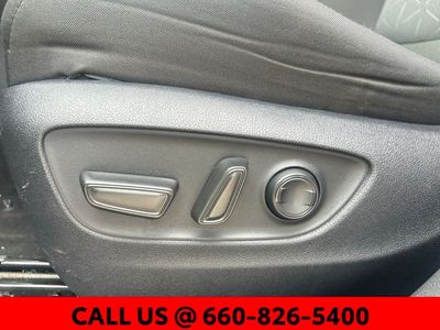 2025 Toyota RAV4 - Photo 11