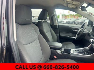 2025 Toyota RAV4 - Photo 4
