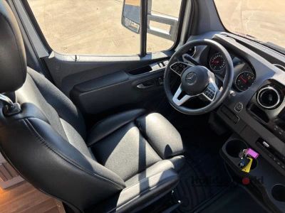 2025 Pleasure-Way PLATEAU XLRB — photo 7 view
