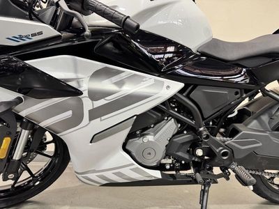 2026 CFMOTO 300SS - Photo 13