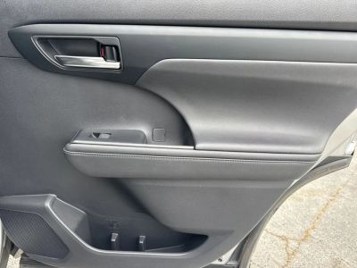 2020 Toyota Highlander - Photo 16