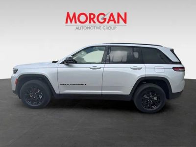 2024 Jeep Grand Cherokee — engine compartment view