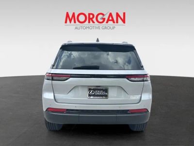 2024 Jeep Grand Cherokee — interior view