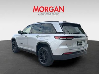 2024 Jeep Grand Cherokee — detail view