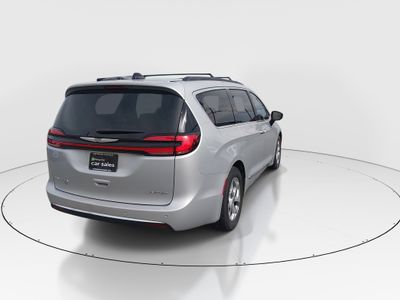 2023 Chrysler Pacifica — photo 7 view