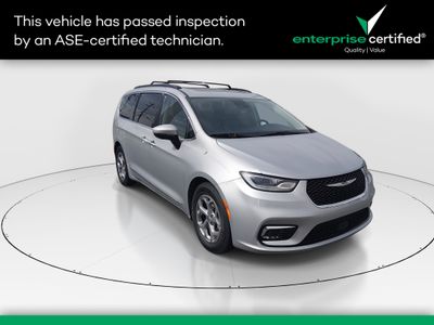 2023 Chrysler Pacifica Limited FWD — front three-quarter view