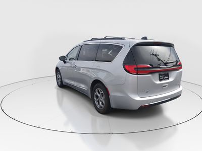 2023 Chrysler Pacifica — detail view